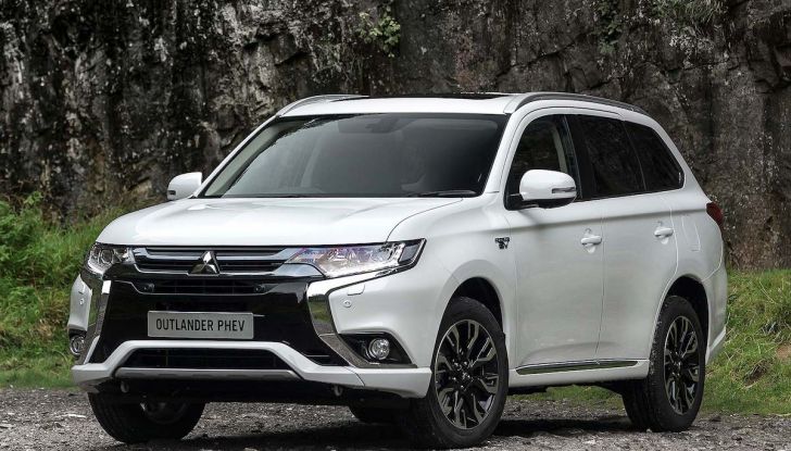 SUV, Mitsubishi Outlander PHEV festeggia 100.000 clienti in Europa - Foto 1 di 8