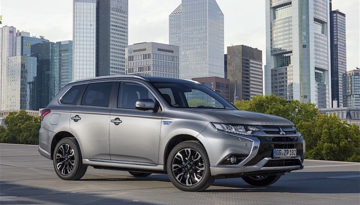 SUV, Mitsubishi Outlander PHEV festeggia 100.000 clienti in Europa - Foto 2 di 8