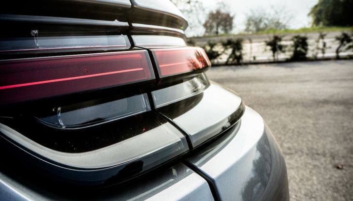 Prova su strada Porsche Panamera 4 E-Hybrid: spettacolo d’elite con la seconda serie - Foto 10 di 34