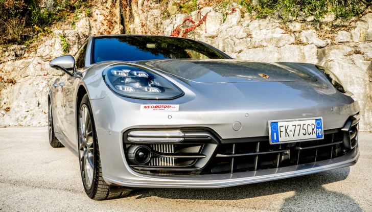Prova su strada Porsche Panamera 4 E-Hybrid: spettacolo d’elite con la seconda serie - Foto 16 di 34