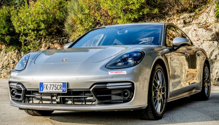Prova su strada Porsche Panamera 4 E-Hybrid: spettacolo d’elite con la seconda serie - Foto 18 di 34