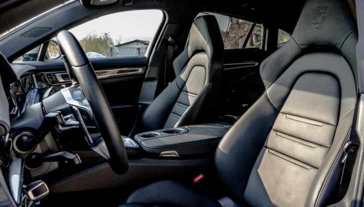 Prova su strada Porsche Panamera 4 E-Hybrid: spettacolo d’elite con la seconda serie - Foto 30 di 34