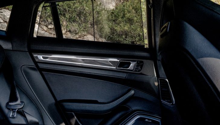 Prova su strada Porsche Panamera 4 E-Hybrid: spettacolo d’elite con la seconda serie - Foto 32 di 34