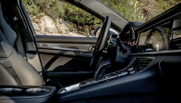 Prova su strada Porsche Panamera 4 E-Hybrid: spettacolo d’elite con la seconda serie - Foto 33 di 34