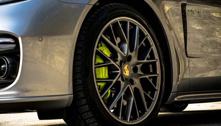 Prova su strada Porsche Panamera 4 E-Hybrid: spettacolo d’elite con la seconda serie - Foto 4 di 34