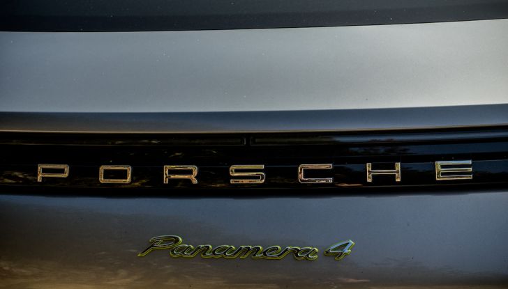 Prova su strada Porsche Panamera 4 E-Hybrid: spettacolo d’elite con la seconda serie - Foto 6 di 34
