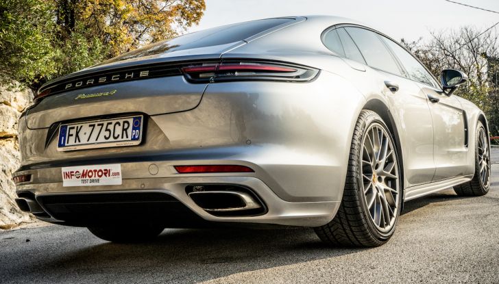 Prova su strada Porsche Panamera 4 E-Hybrid: spettacolo d’elite con la seconda serie - Foto 9 di 34