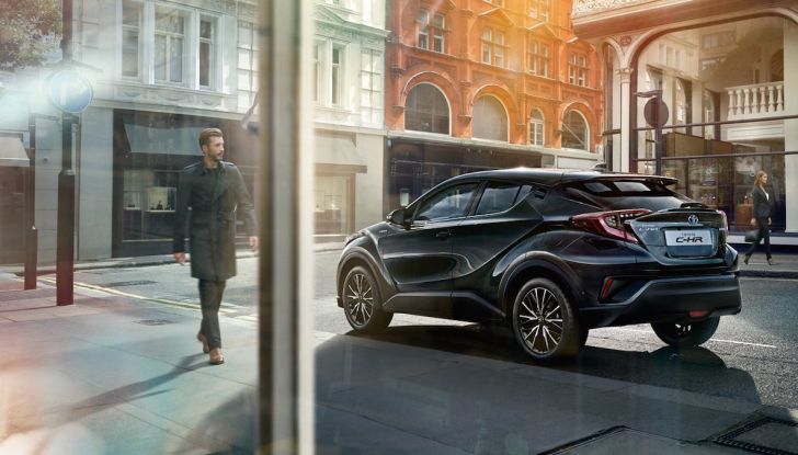 Promozioni SUV Toyota: fino a 7.000€ di sconto su C-HR e RAV4 Hybrid - Foto 1 di 8