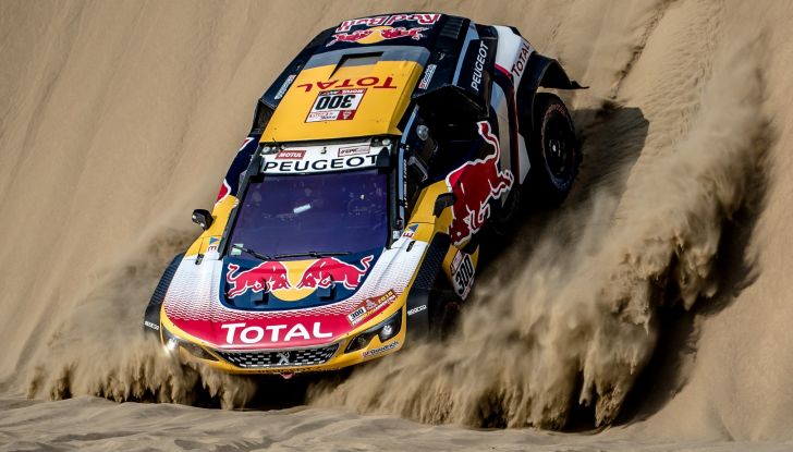 Dakar 2018 – Le Peugeot 3008DKR Maxi arrivano in gruppo alla fine della terza tappa - Foto 1 di 4