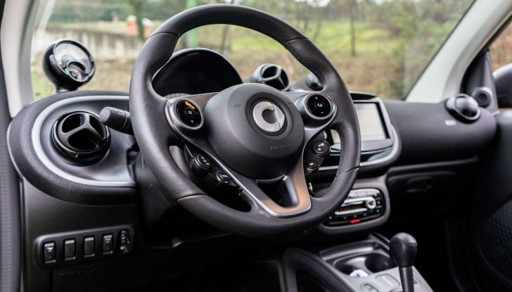 S​mart ED: provata su strada la nuova Smart elettrica - Foto 33 di 48