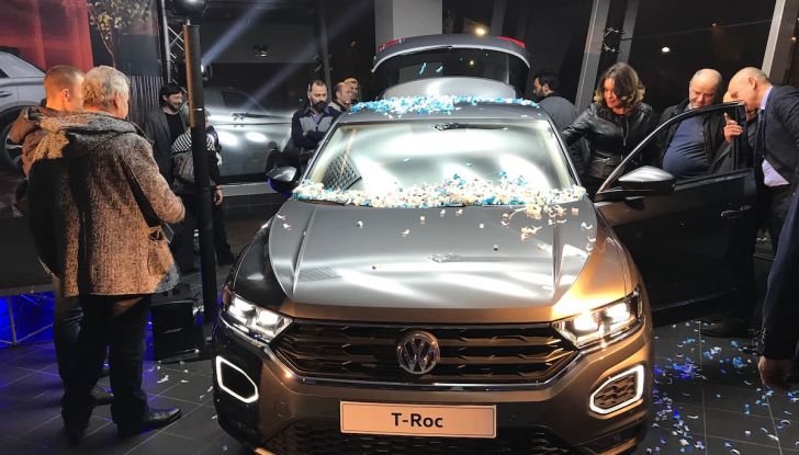Volkswagen T-Roc 2018 presentato nelle concessionarie - Foto 8 di 15