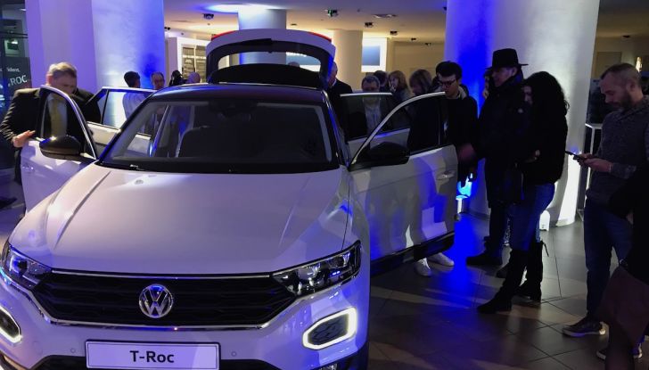 Volkswagen T-Roc 2018 presentato nelle concessionarie - Foto 9 di 15