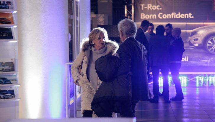 Volkswagen T-Roc 2018 presentato nelle concessionarie - Foto 10 di 15