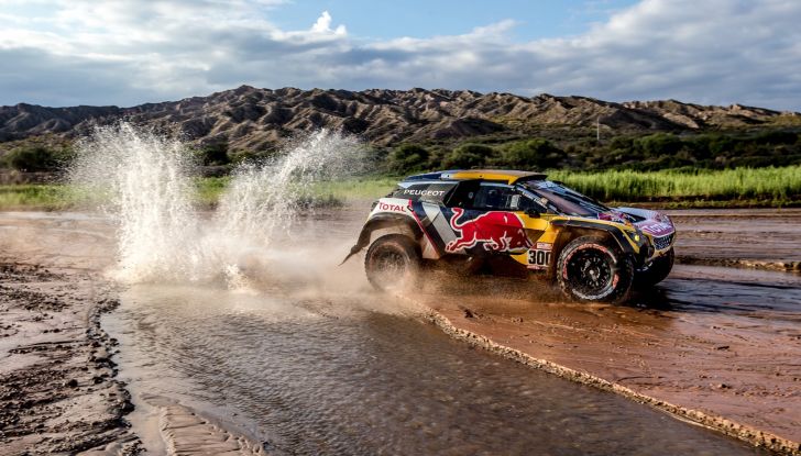 Dakar 2018 – A due giorni dall’arrivo, le Peugeot gestiscono la gara - Foto 2 di 2