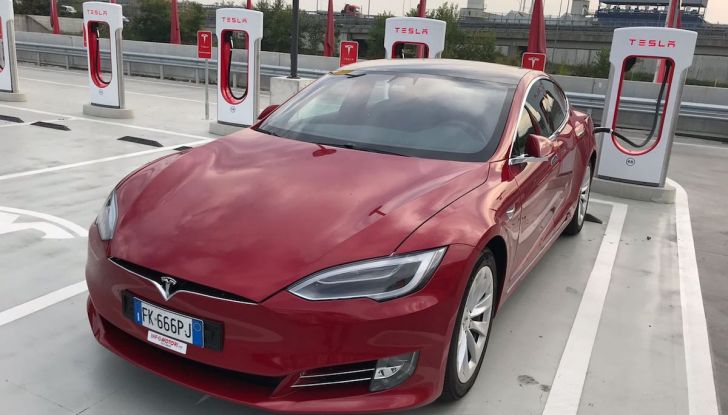Ricariche gratis prorogate fino al 15 luglio per Tesla Model S ed X - Foto 1 di 13