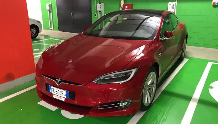 Tesla Model S MY 2019: l’autonomia sale fino a 610 km - Foto 11 di 15
