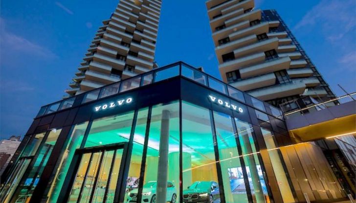 Volvo XC60: le foto della telecamera di sicurezza in mostra a Milano - Foto 3 di 11