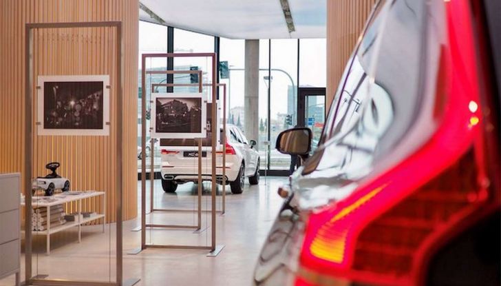 Volvo XC60: le foto della telecamera di sicurezza in mostra a Milano - Foto 4 di 11