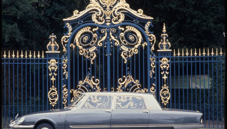 DS AUTOMOBILES con le auto presidenziali al salone Rétromobile - Foto 2 di 4