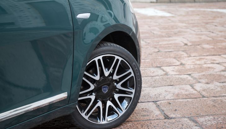 Nuova Lancia Ypsilon 2018: arrivano Elefantino Blu, Gold e Platinum - Foto 15 di 33