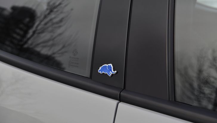 Nuova Lancia Ypsilon 2018: arrivano Elefantino Blu, Gold e Platinum - Foto 23 di 33