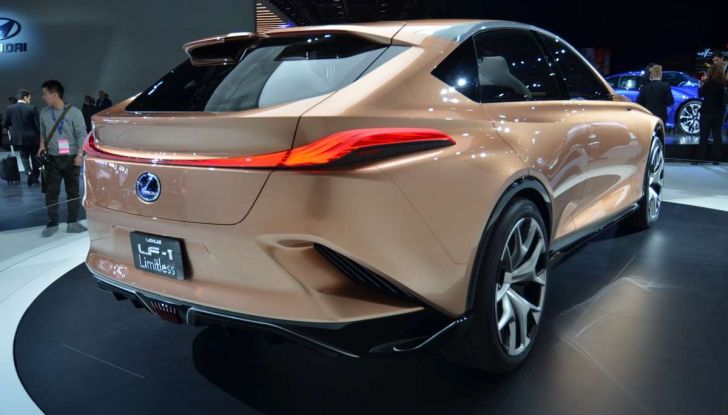 Lexus LF-1 Limitless Concept - Foto 2 di 12