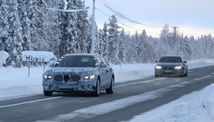 Mercedes Classe S, la nuova generazione impegnata nei test drive - Foto 8 di 17