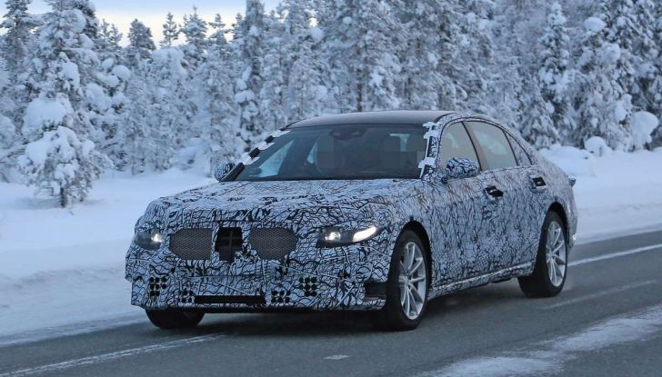 Mercedes Classe S, la nuova generazione impegnata nei test drive - Foto 5 di 17