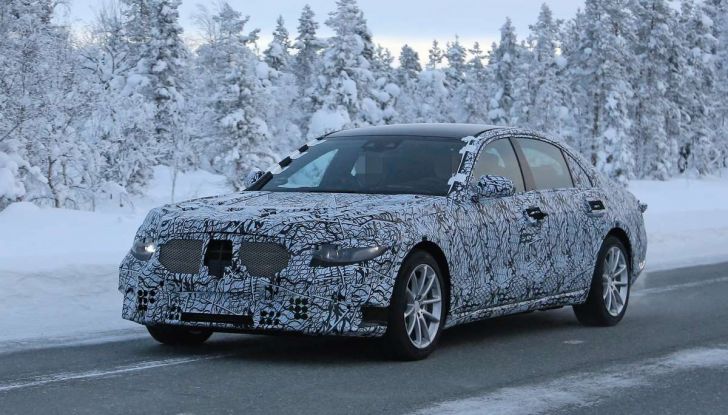 Mercedes Classe S, la nuova generazione impegnata nei test drive - Foto 1 di 17