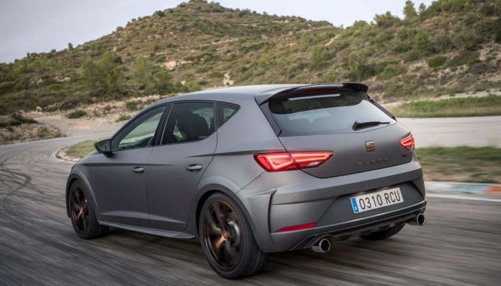 Cupra e Barcellona firmano un accordo per micromobilità e mobilità elettrica - Foto 11 di 11