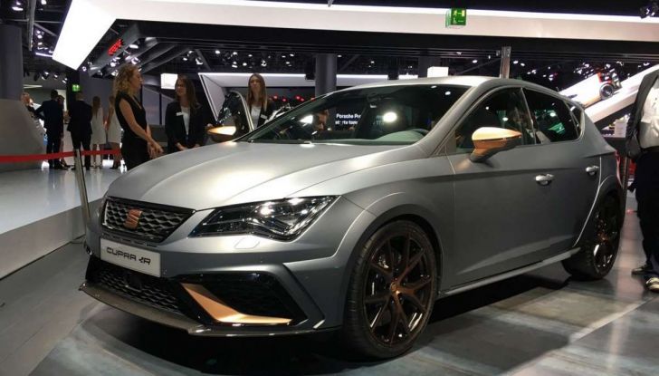 Cupra e Barcellona firmano un accordo per micromobilità e mobilità elettrica - Foto 10 di 11