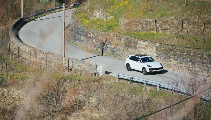 Porsche Cayenne 2018, prova su strada: la terza generazione allo stato dell’arte - Foto 21 di 44