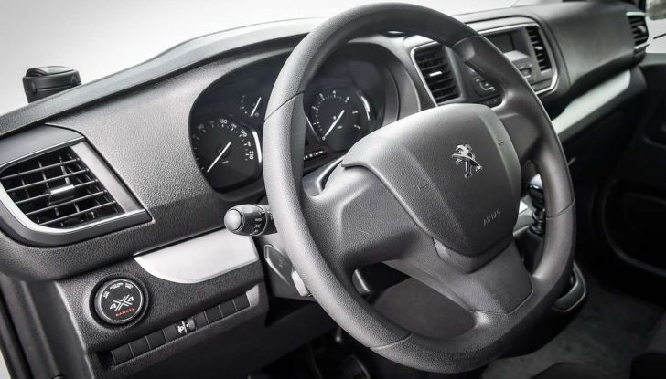 Peugeot Traveller Traction Control, il multispazio con trazione integrale - Foto 4 di 9