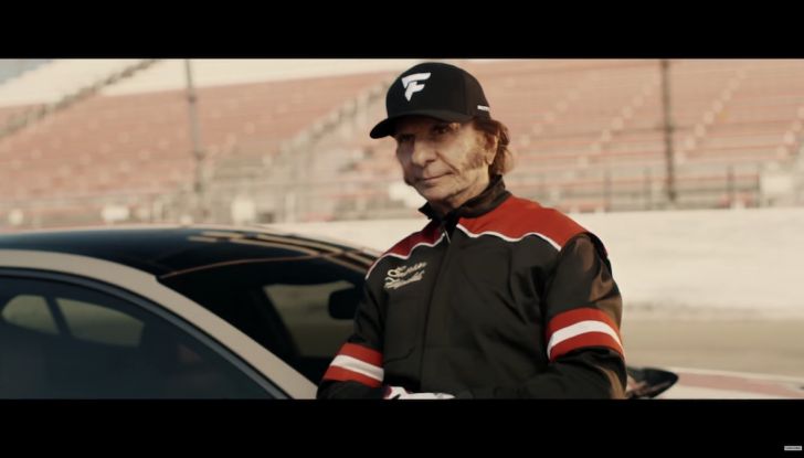 Kia Stinger 2018: Steven Tyler ed Emerson Fittipaldi nello spot del Super Bowl - Foto 5 di 15