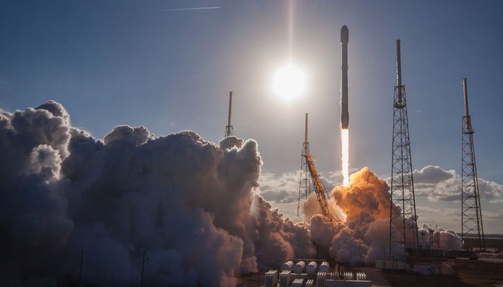 Tesla Roadster dopo 2 anni è ora vicina a Marte - Foto 9 di 14