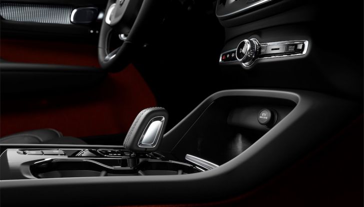 Volvo XC40 2018, prova su strada del SUV compatto svedese - Foto 20 di 51