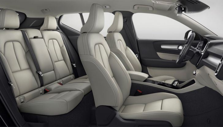 Volvo XC40 2018, prova su strada del SUV compatto svedese - Foto 22 di 51