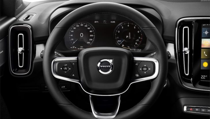 Volvo XC40 2018, prova su strada del SUV compatto svedese - Foto 23 di 51