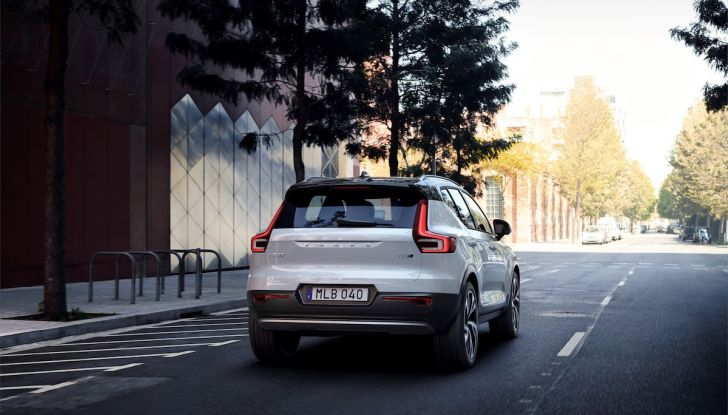 Volvo XC40 2018, prova su strada del SUV compatto svedese - Foto 32 di 51