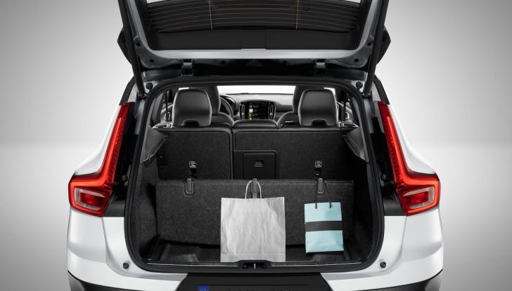 Volvo XC40 2018, prova su strada del SUV compatto svedese - Foto 48 di 51