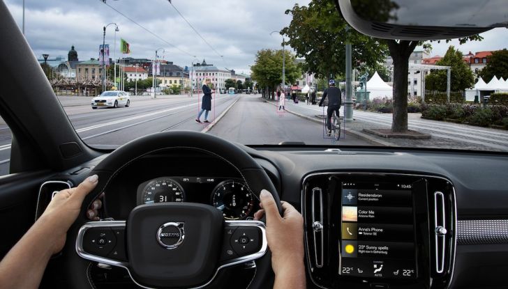 Volvo XC40 2018, prova su strada del SUV compatto svedese - Foto 15 di 51