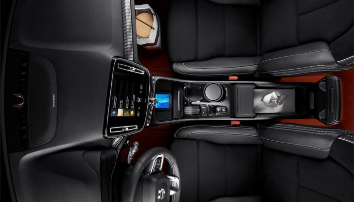 Volvo XC40 2018, prova su strada del SUV compatto svedese - Foto 18 di 51