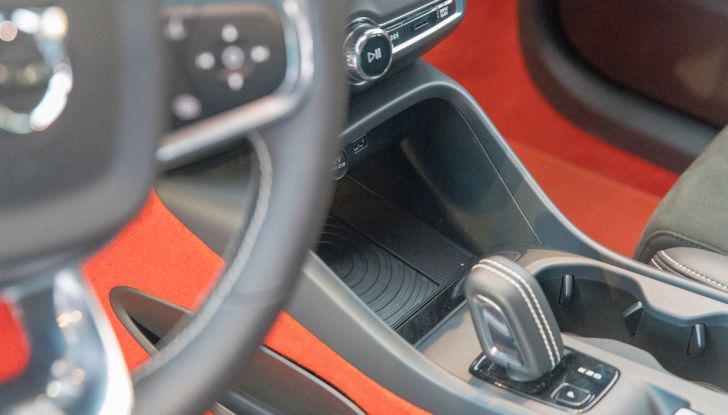 Volvo XC40 2018, prova su strada del SUV compatto svedese - Foto 9 di 51