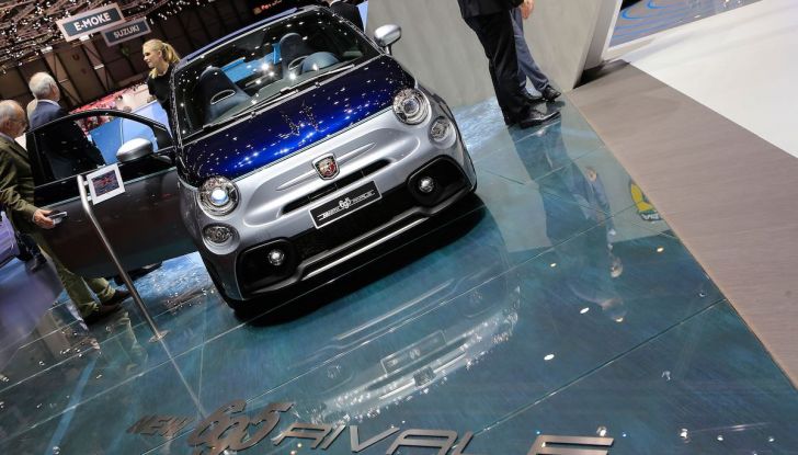 Abarth 695 Rivale, serie speciale dedicata a Riva - Foto 2 di 9