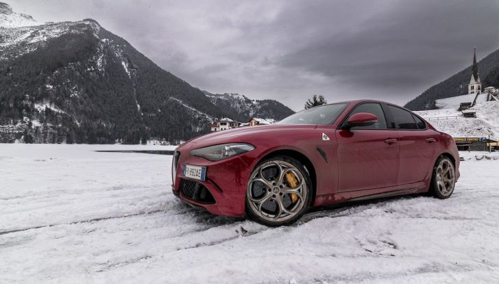 Prova su strada Alfa Romeo Giulia Quadrifoglio, la macchina perfetta! - Foto 3 di 48