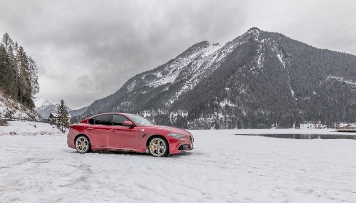 Prova su strada Alfa Romeo Giulia Quadrifoglio, la macchina perfetta! - Foto 4 di 48