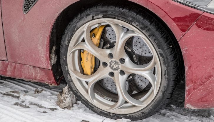 Prova su strada Alfa Romeo Giulia Quadrifoglio, la macchina perfetta! - Foto 24 di 48