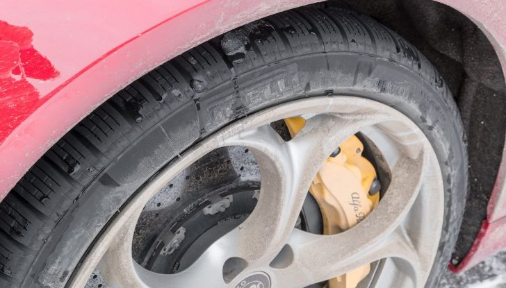 Prova su strada Alfa Romeo Giulia Quadrifoglio, la macchina perfetta! - Foto 26 di 48