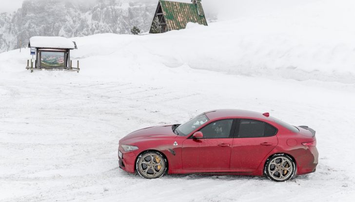 Prova su strada Alfa Romeo Giulia Quadrifoglio, la macchina perfetta! - Foto 30 di 48