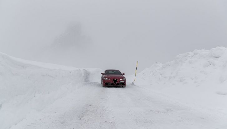 Prova su strada Alfa Romeo Giulia Quadrifoglio, la macchina perfetta! - Foto 35 di 48